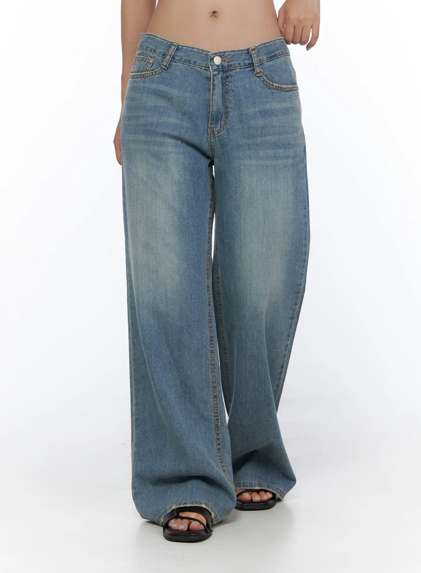 Beau Low-Rise Wide Jeans CL510