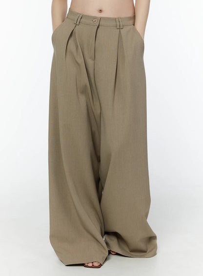 Classic Wide-Fit Pleated Pants IU503