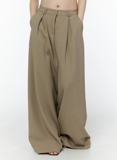 Classic Wide-Fit Pleated Pants IU503