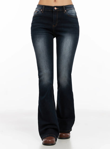 Aliyah Mid-Rise Hip Pad Flared Jeans IG528