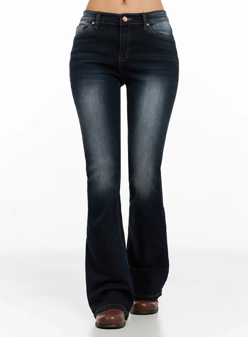 Aliyah Mid-Rise Hip Pad Flared Jeans IG528