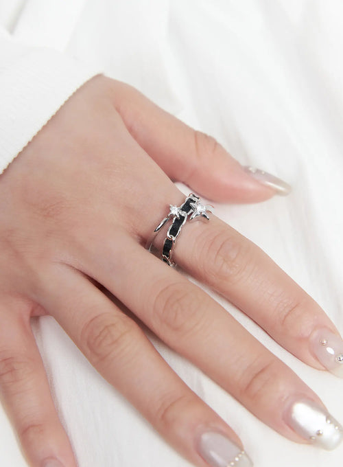 Black Twisted Ring CF525