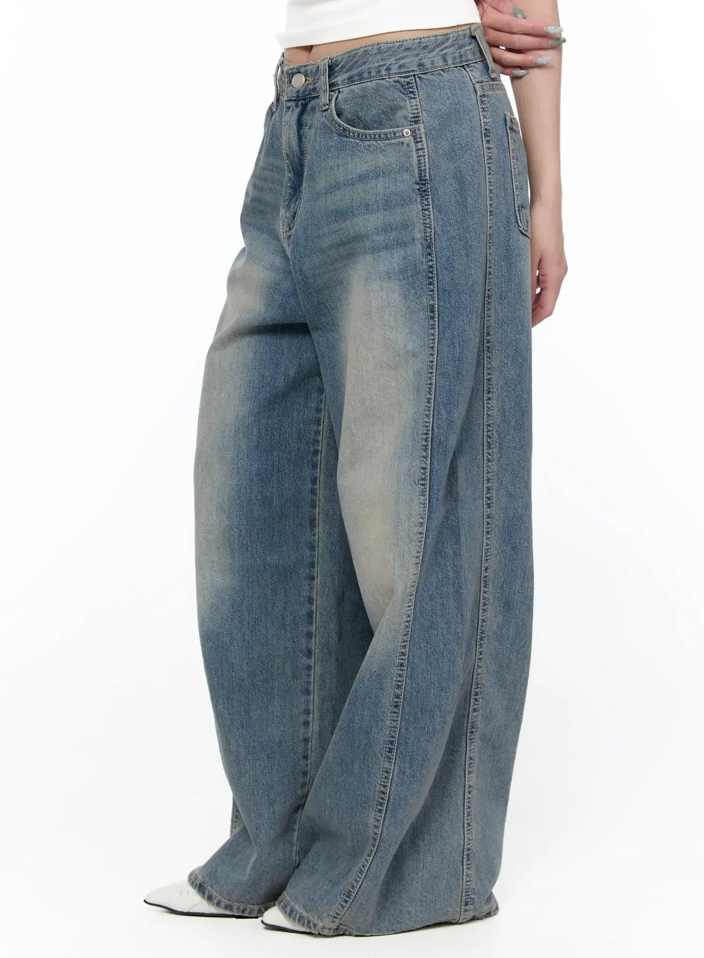 Amoura Wide Leg Washed Jeans CA521