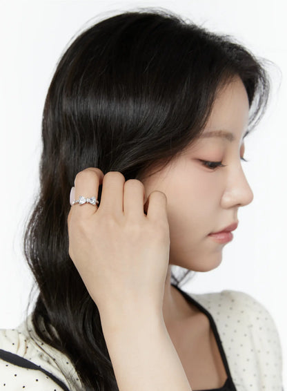 Bow Cubic Ring IY511