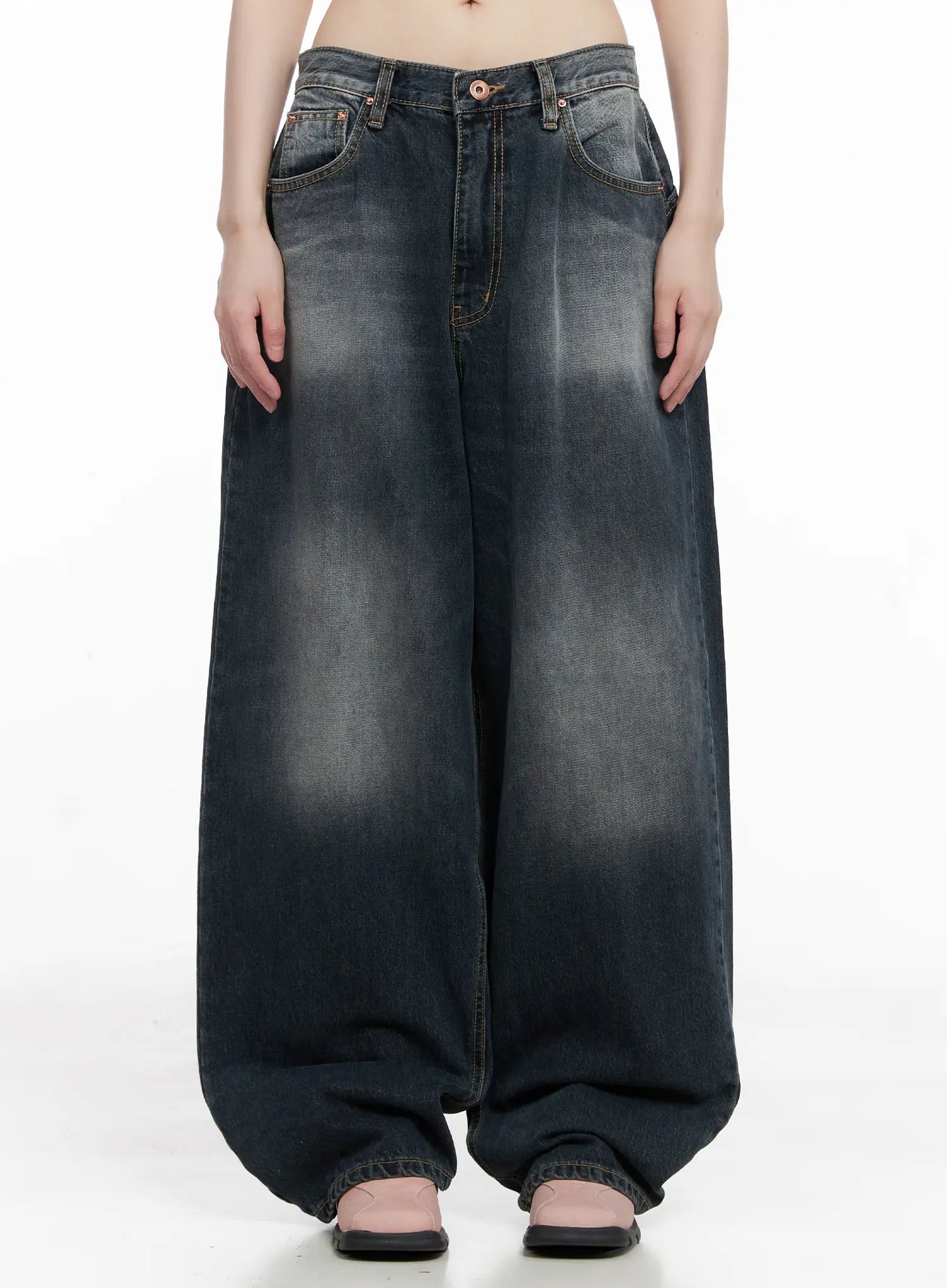 Celi Vintage Wash Wide-Leg Jeans CG515