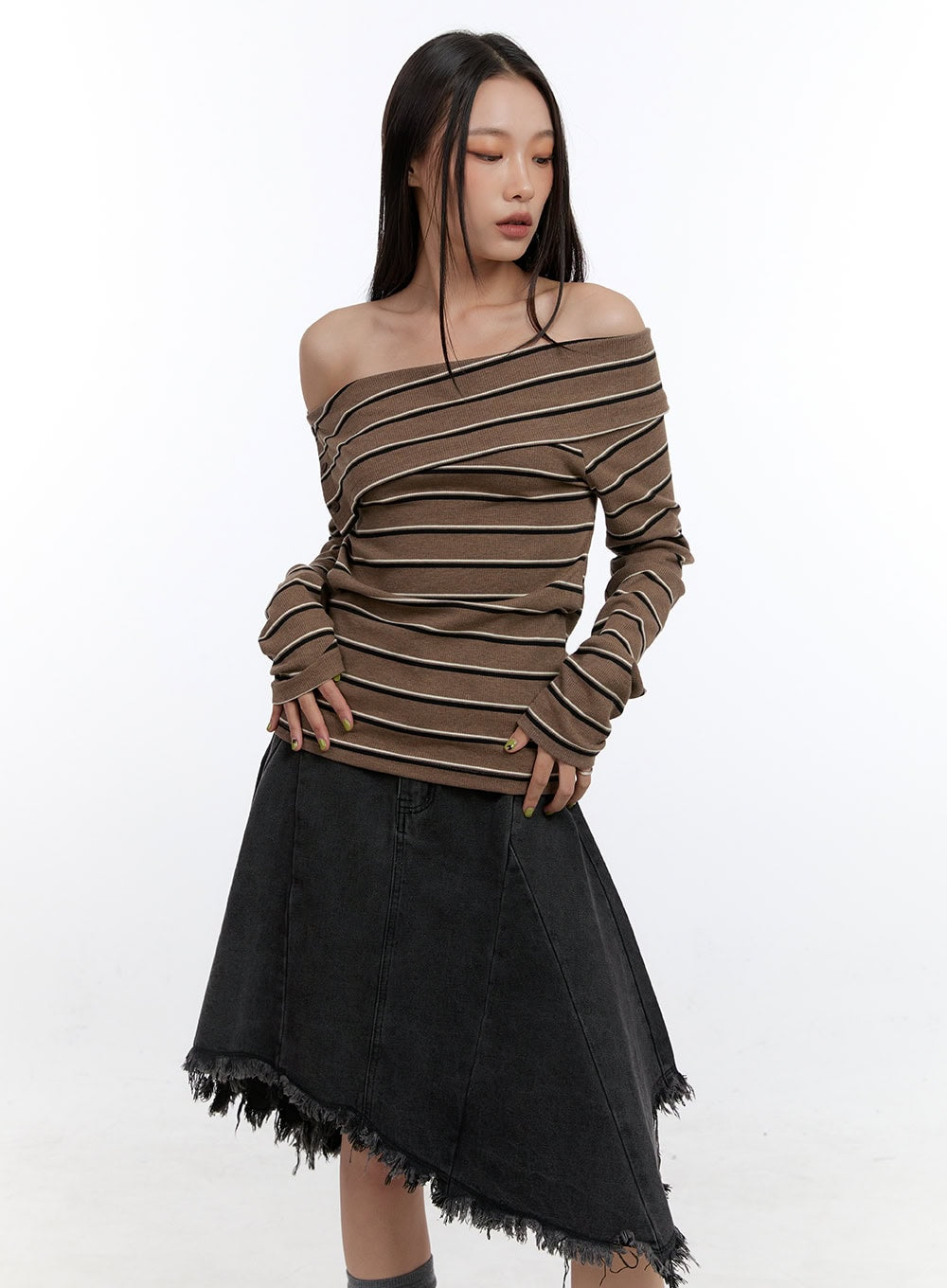 Buttoned Off-Shoulder Stripe Tee CN401