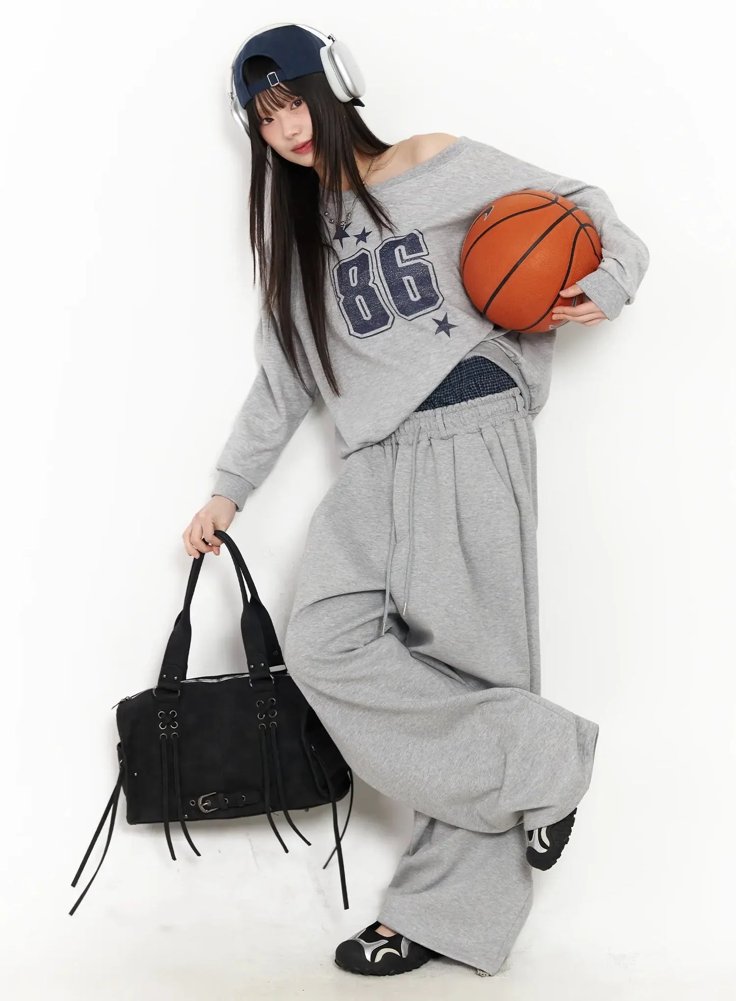 86 Sporty Off-Shoulder Sweatshirt IM530