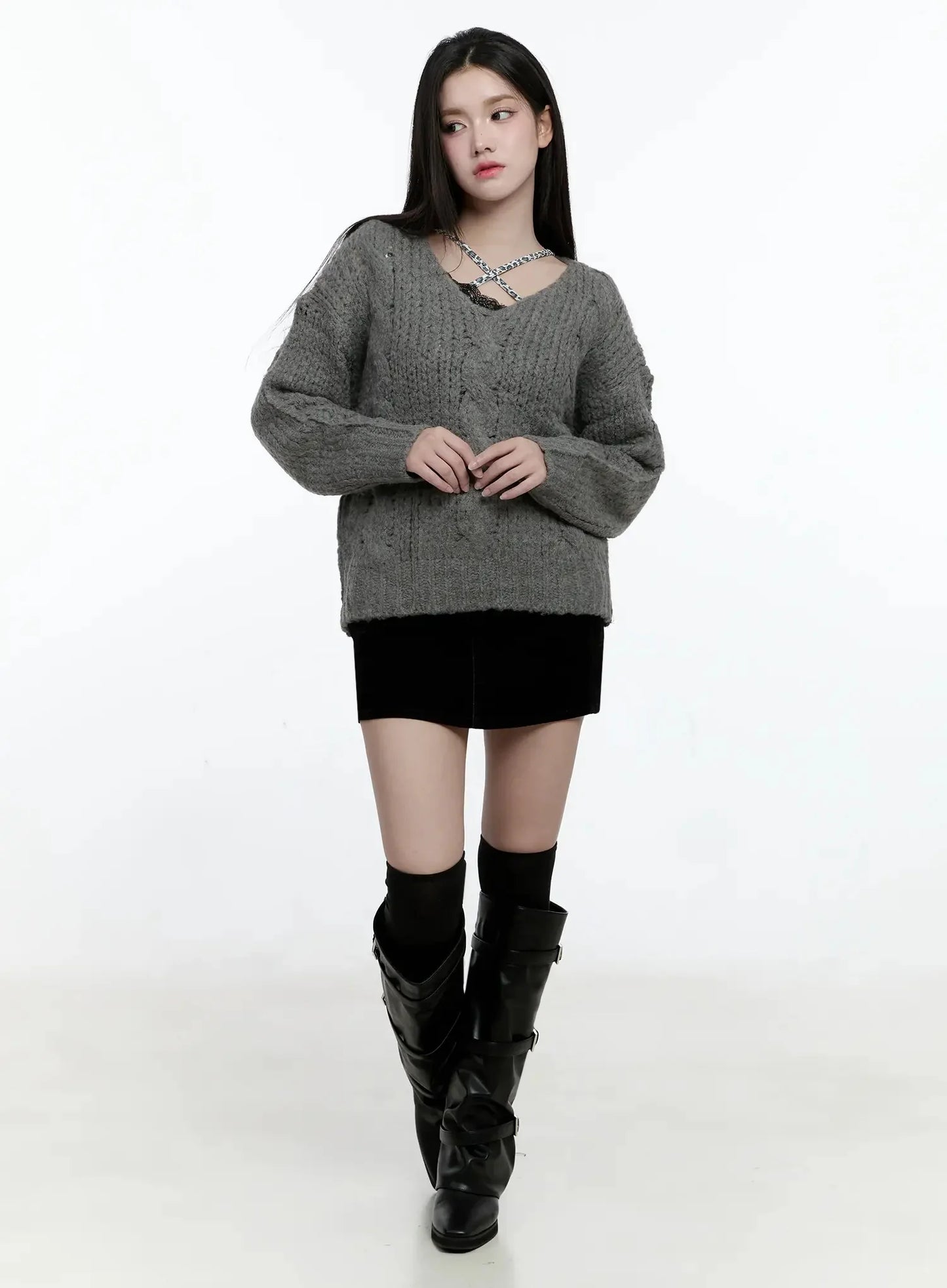 Chunky Cable Knit V-Neck Sweater IO527