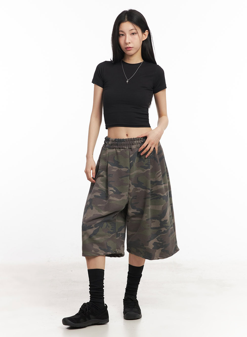 Camo Pintuck Oversize Sweatshorts IY529