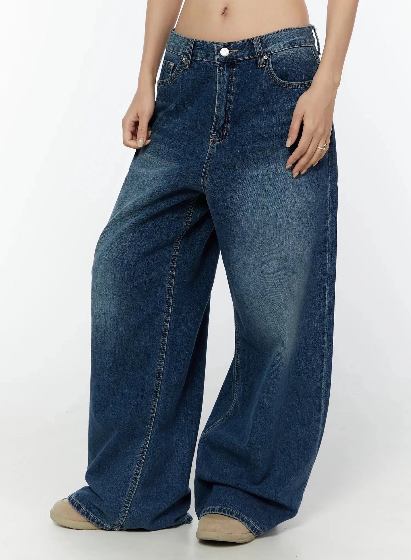 Amos Wide-Leg Washed Jeans IU522