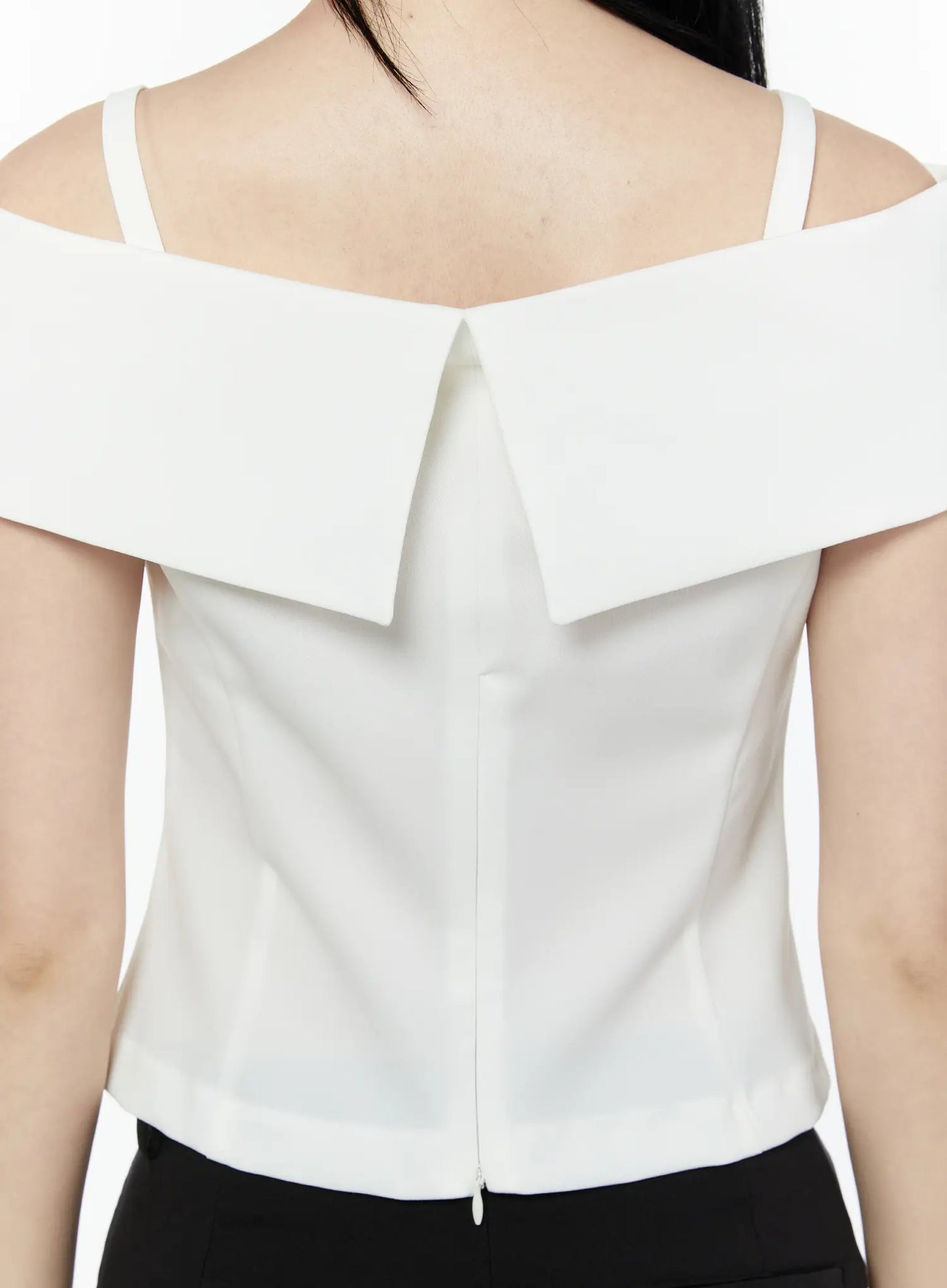 Chic Off-Shoulder Sleeveless Blouse IU503