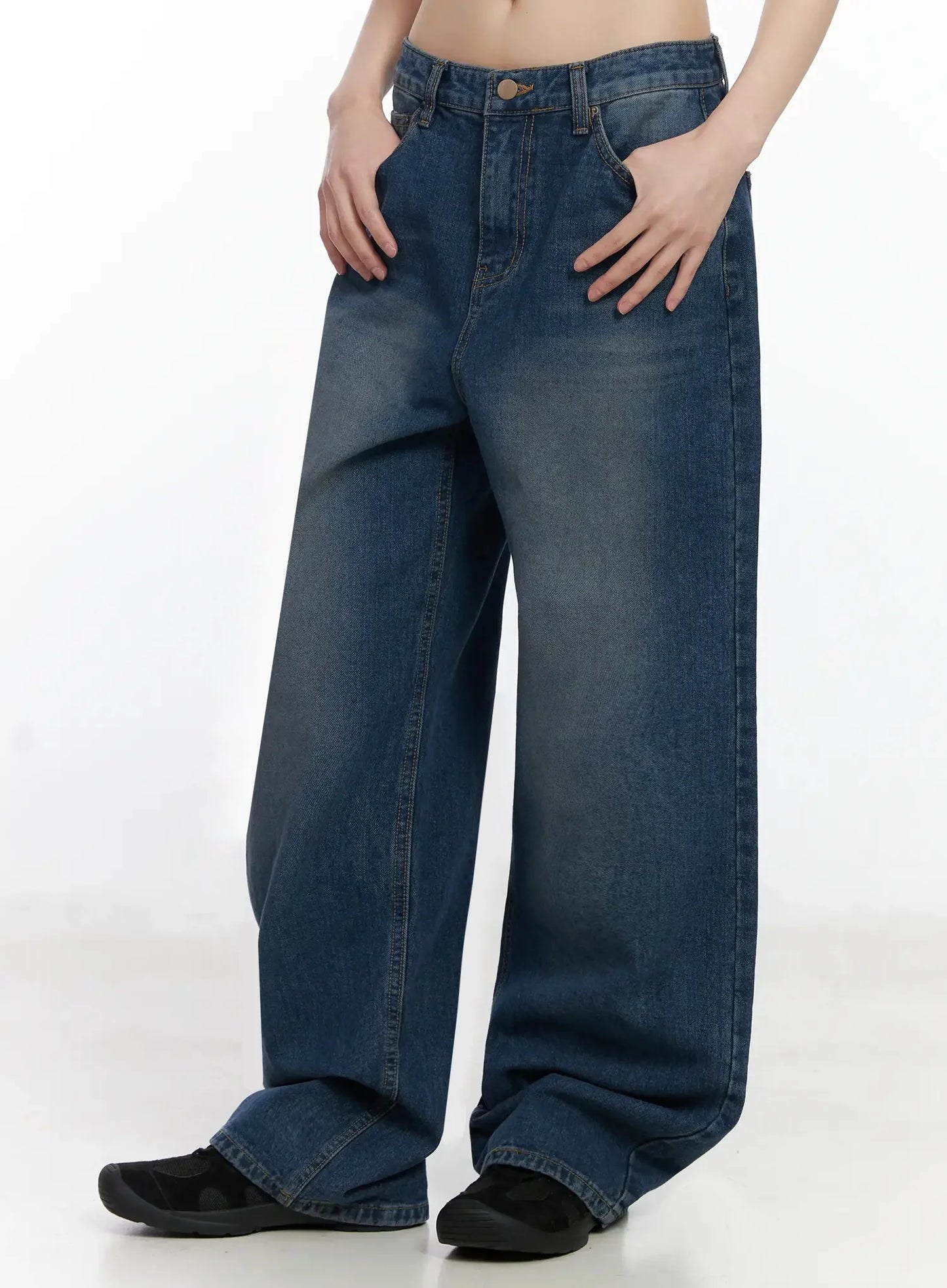 Annika Low-Rise Baggy Jeans F517