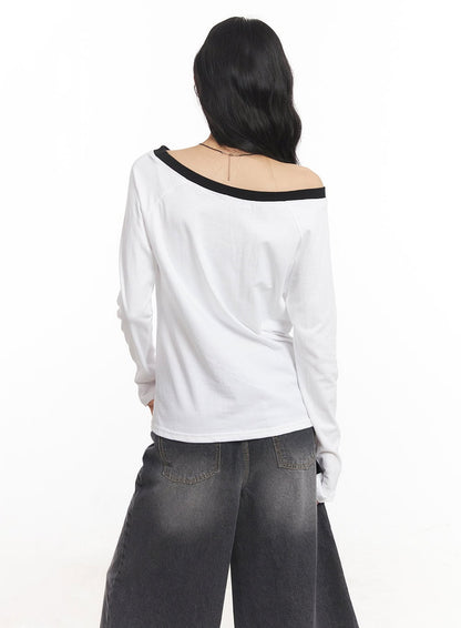 23 Graphic Off-Shoulder Long-Sleeve Top CA504