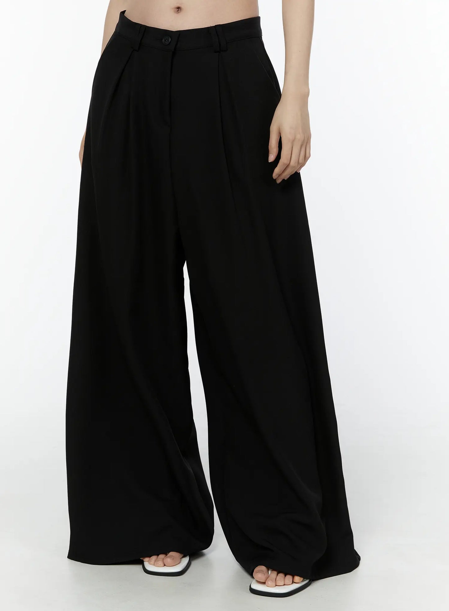 Basic Wide-Leg Slacks IU503