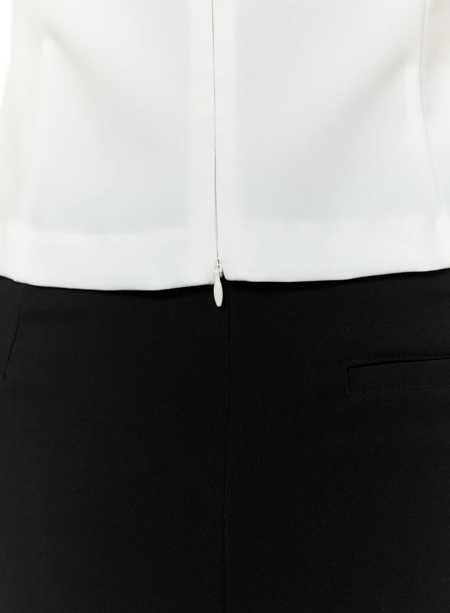 Chic Off-Shoulder Sleeveless Blouse IU503