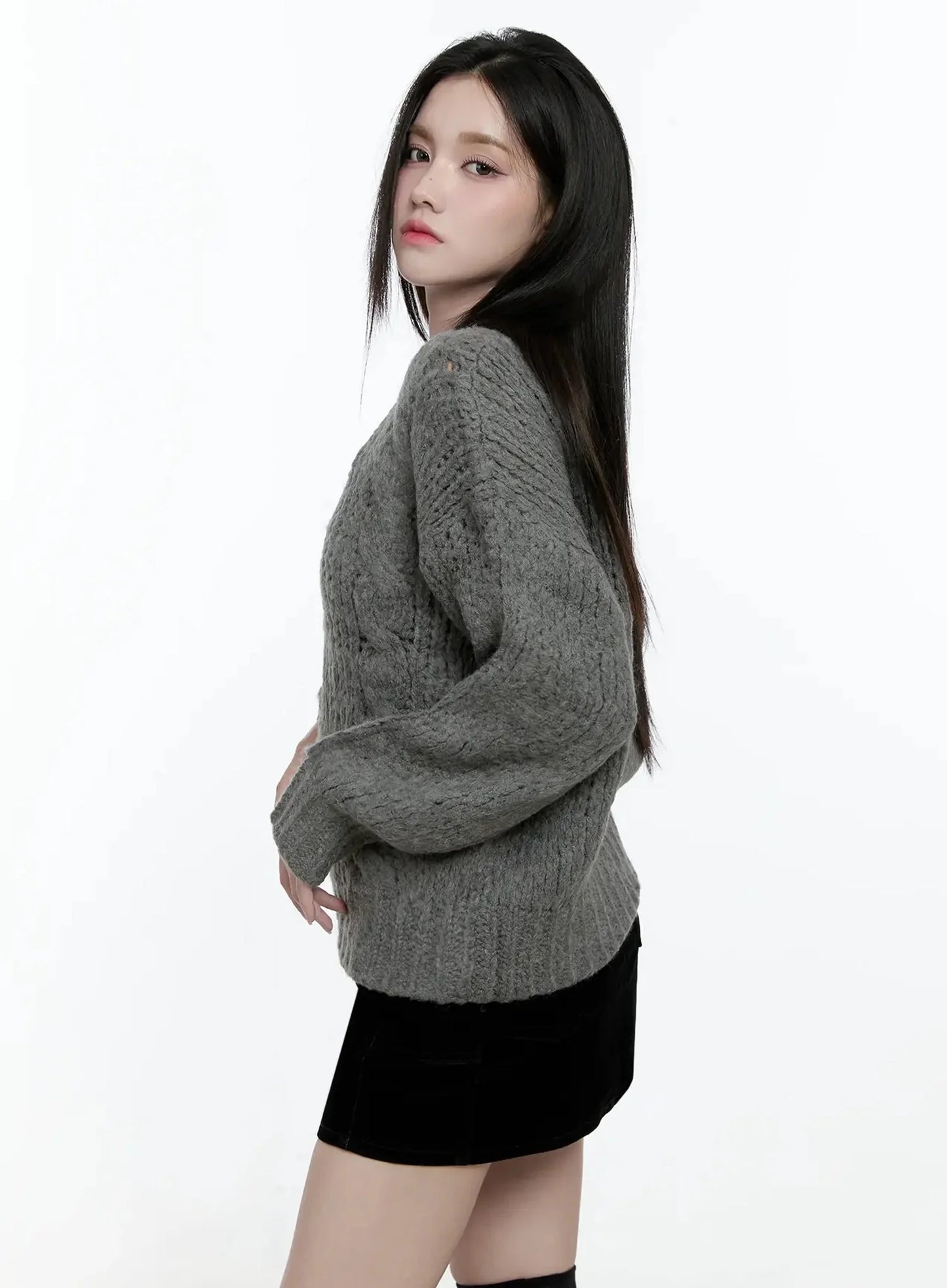 Chunky Cable Knit V-Neck Sweater IO527