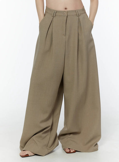 Classic Wide-Fit Pleated Pants IU503
