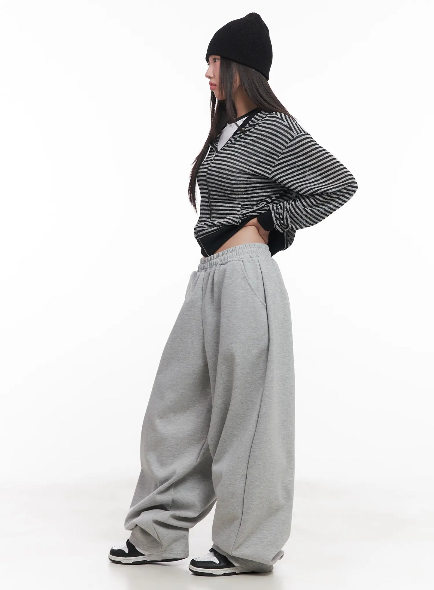 Basic Wide-Fit Sweatpants CU517