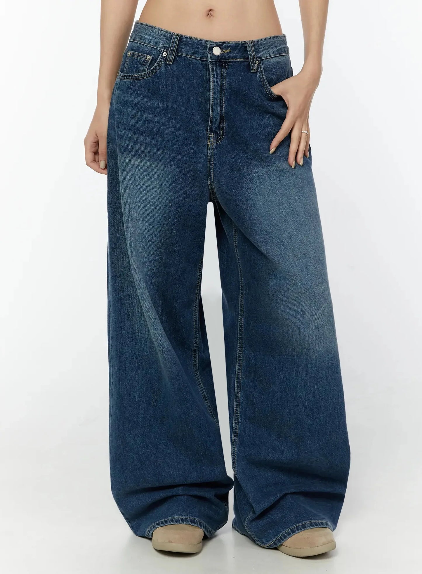 Amos Wide-Leg Washed Jeans IU522