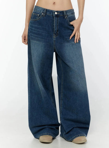 Amos Wide-Leg Washed Jeans IU522