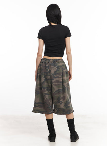 Camo Pintuck Oversize Sweatshorts IY529