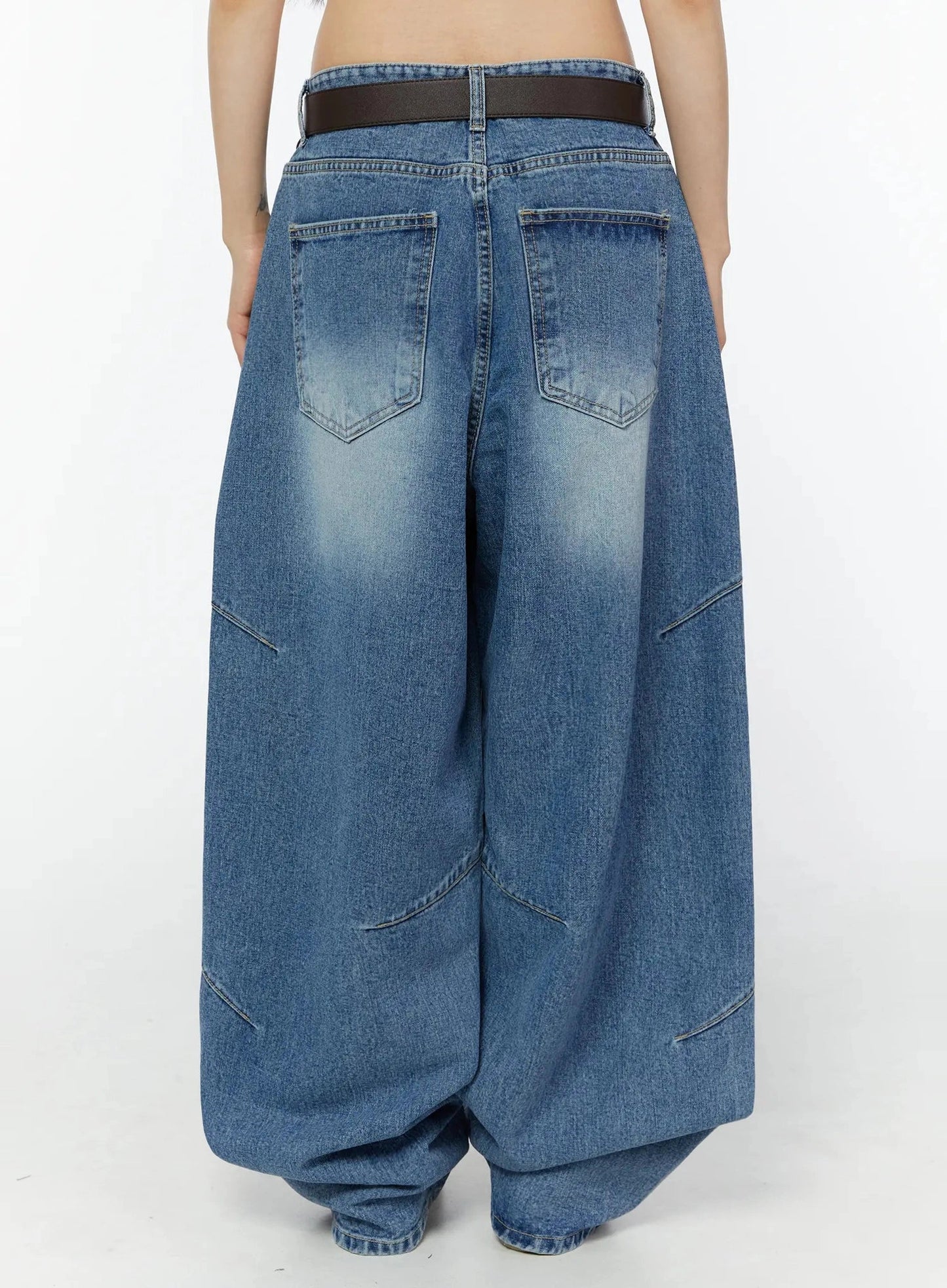 Celie Baggy Pin-Tuck Jeans CU515