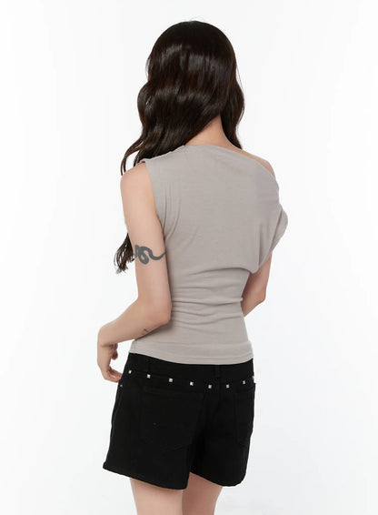 Asymmetric Off-Shoulder Tee CY514