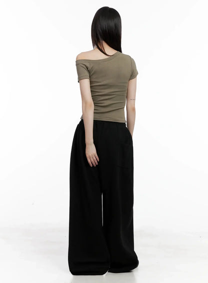 Asymmetric Off-Shoulder Graphic Top IL528