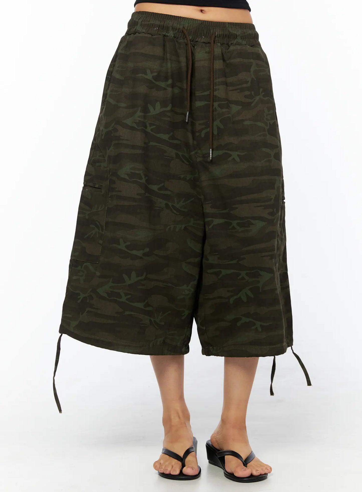 Camouflage Drawstring Wide Shorts CU517