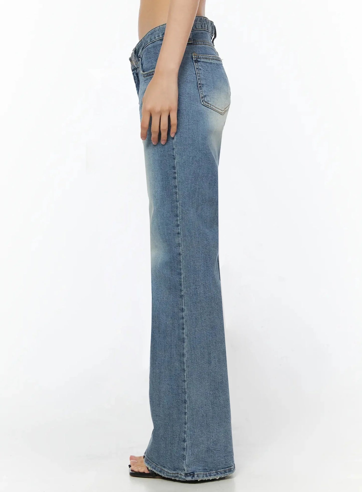 Bay Low Rise Bootcut Jeans IL509