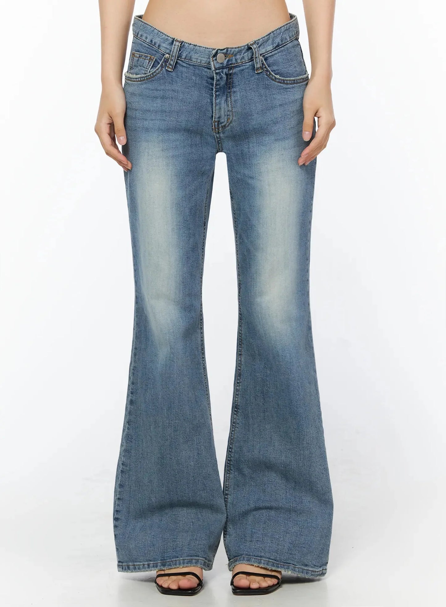 Bay Low Rise Bootcut Jeans IL509