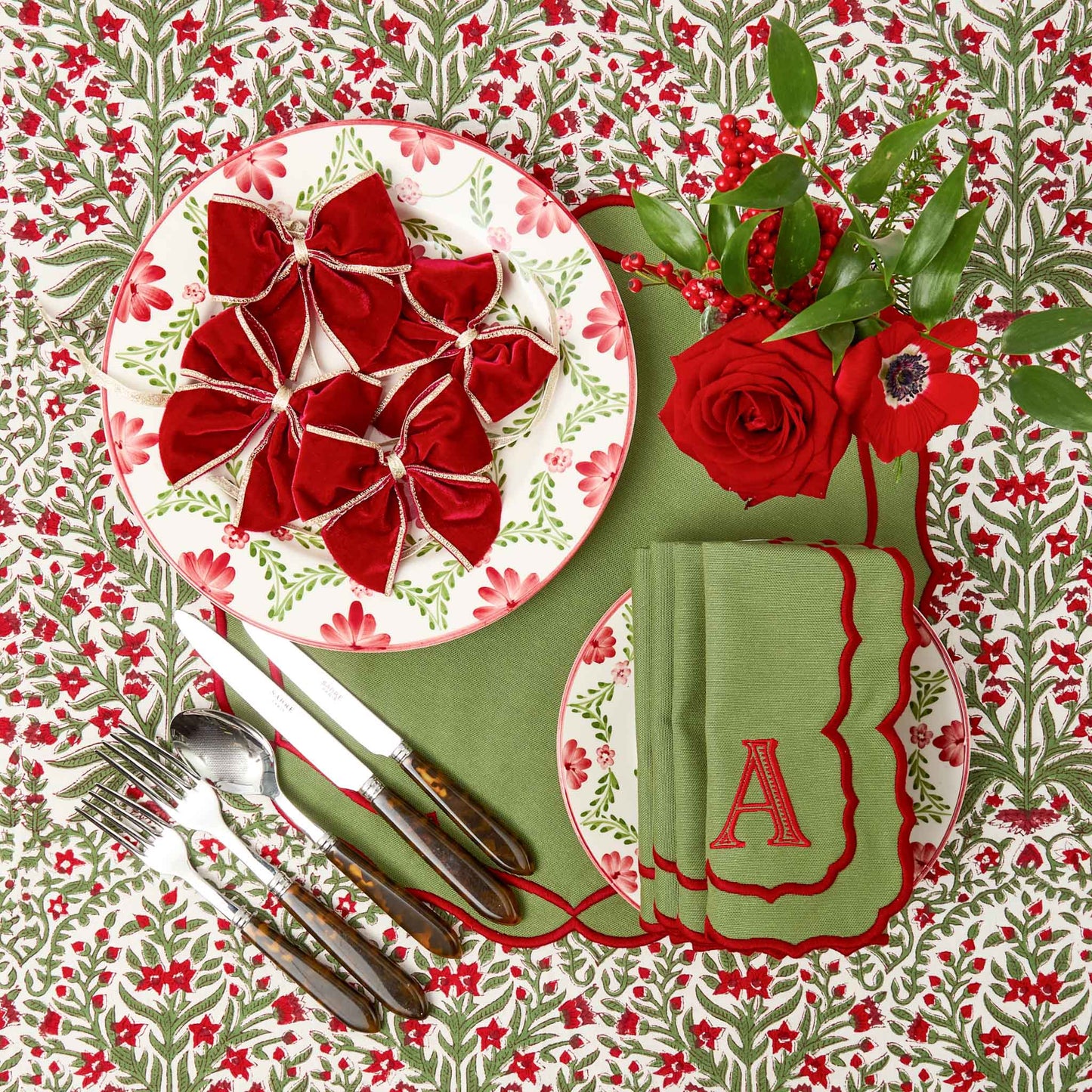 Chiara Red Garland Dinner Plates (Set of 4)